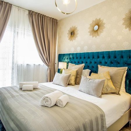 Gaze Out At The City In A Retro-Chic Getaway Lisbona Esterno foto