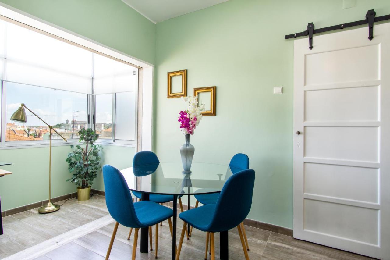 Gaze Out At The City In A Retro-Chic Getaway Lisbona Esterno foto