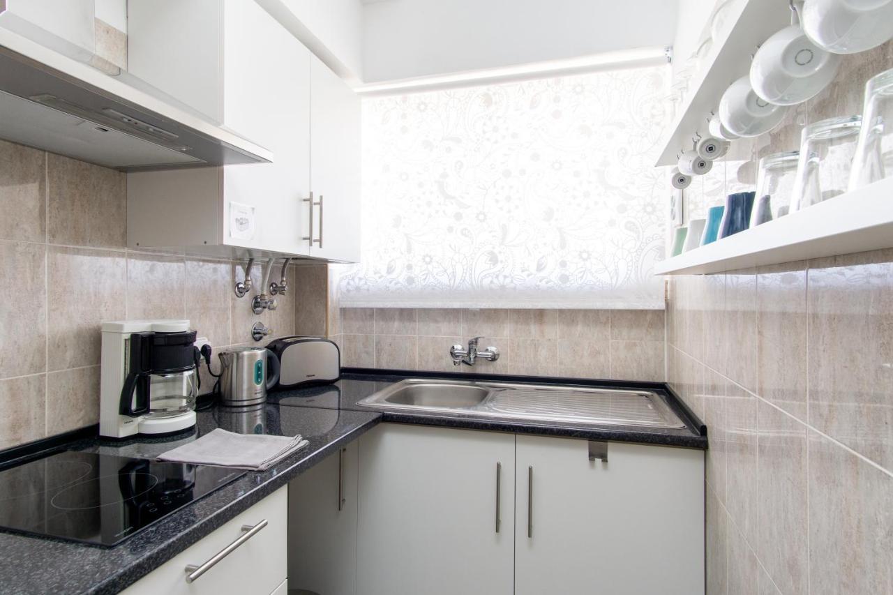 Gaze Out At The City In A Retro-Chic Getaway Lisbona Esterno foto