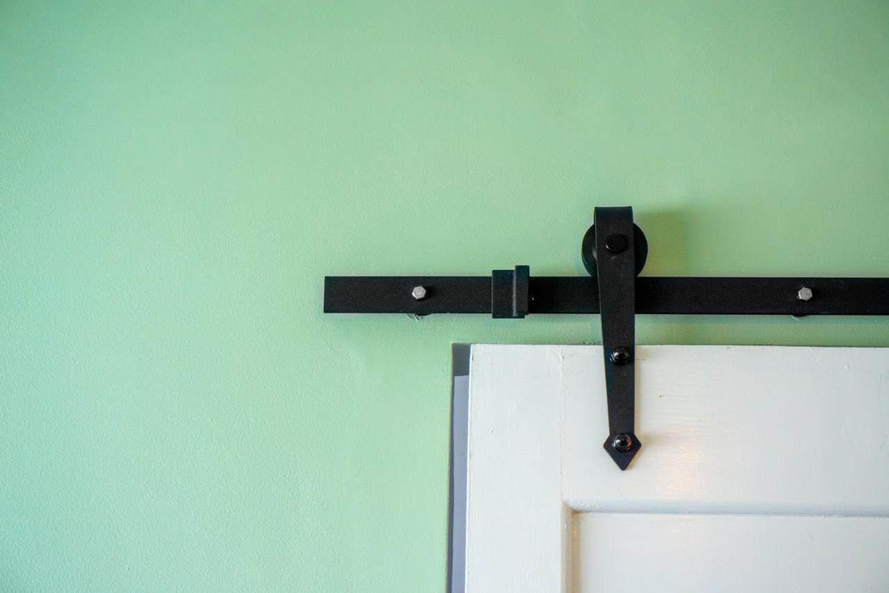 Gaze Out At The City In A Retro-Chic Getaway Lisbona Esterno foto