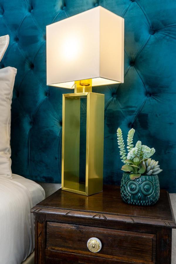 Gaze Out At The City In A Retro-Chic Getaway Lisbona Esterno foto
