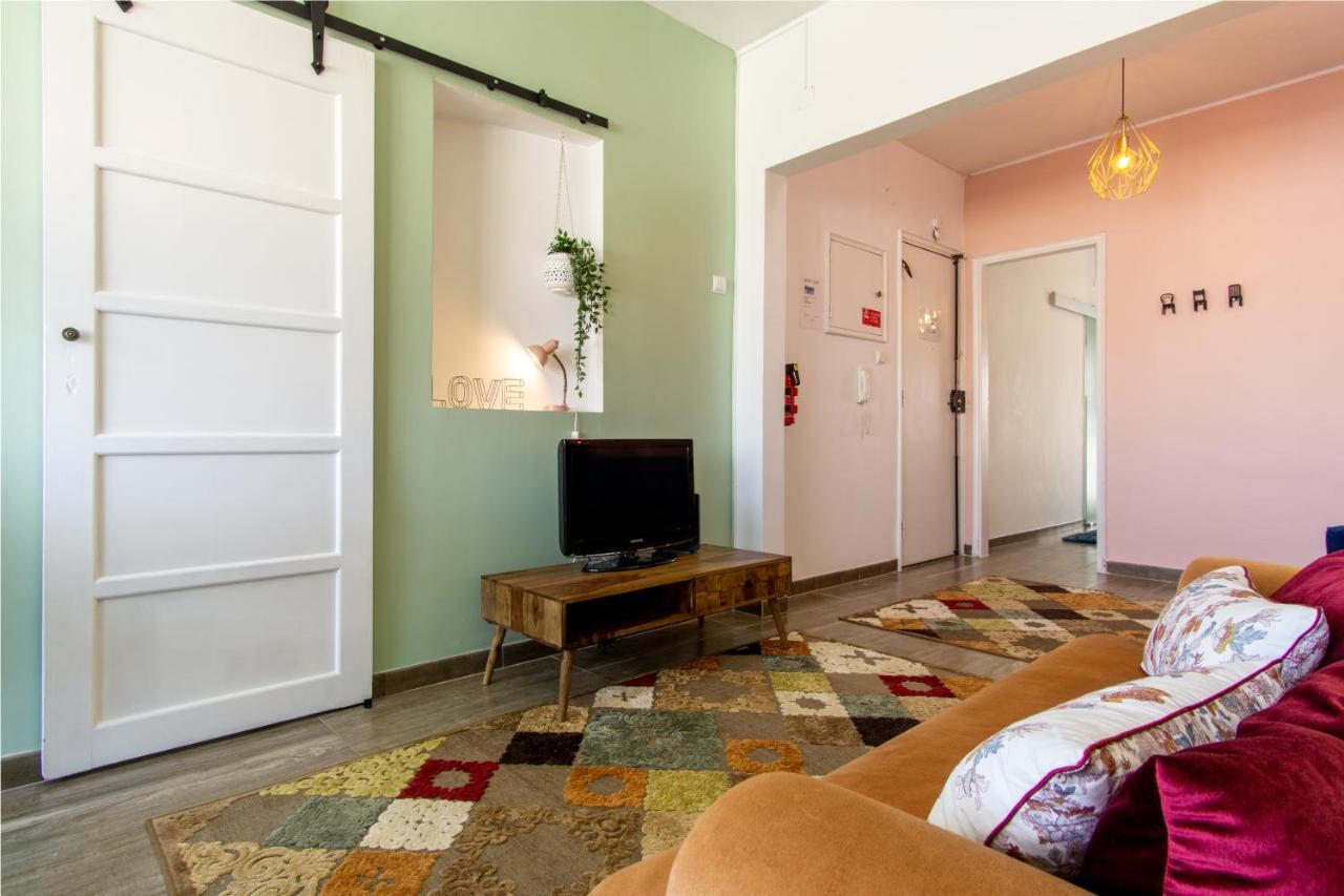Gaze Out At The City In A Retro-Chic Getaway Lisbona Esterno foto